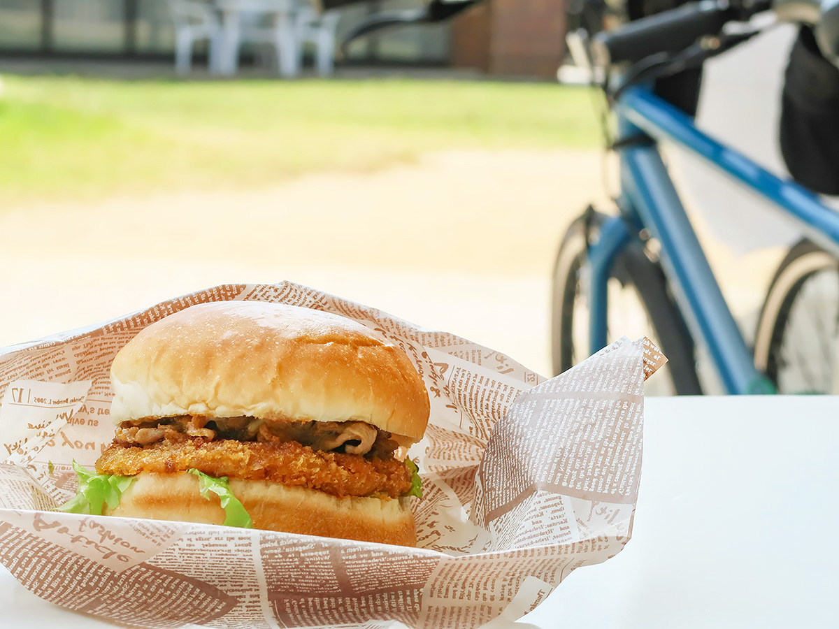 「道の駅あわじ」で食べられるハンバーガーの写真