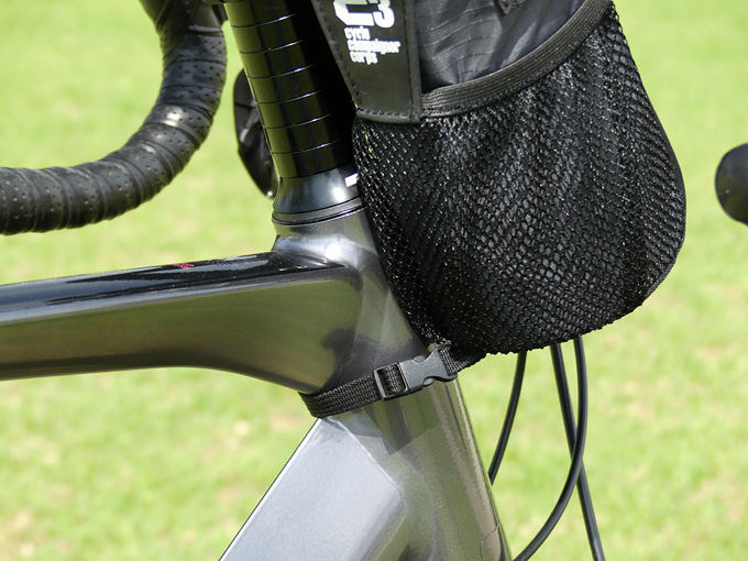自転車のステム横にボトルや小物を収納できる、便利なハンドルポーチ発売中 - MINI VELO 道（ミニベロロード）