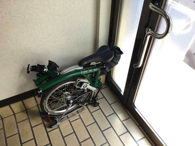 折りたたみ自転車をお店 建物に持ち込みする時のマナー 手順の覚え書き Mini Velo 道 ミニベロロード